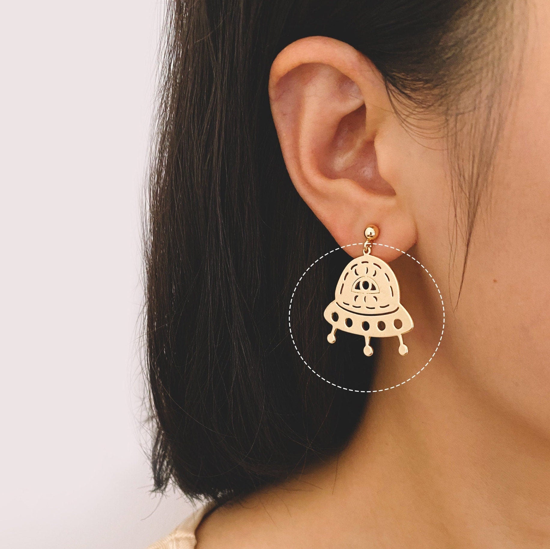 4pcs Gold Spaceship Pendants, UFO Alien Charms, Jewelry Making Supplies (GB-2499)